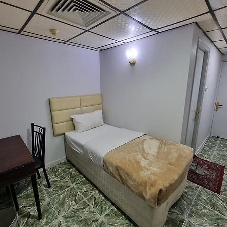 West Hotel Dubai Bagian luar foto